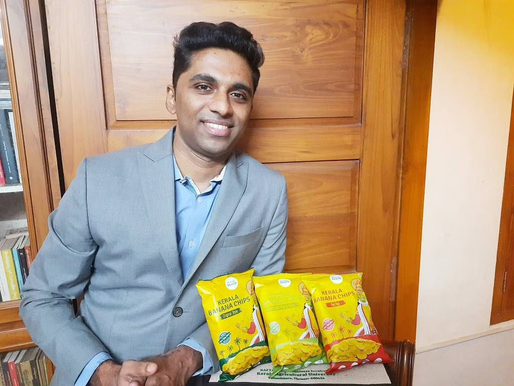 Founder of Beyond Snack, Manas Madhu promoting banana chips