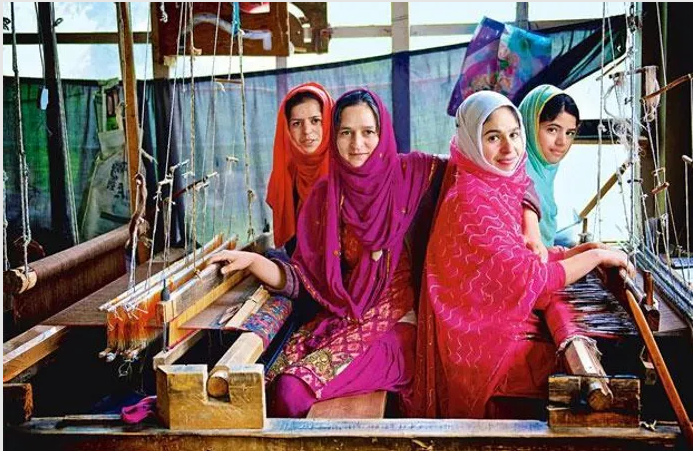 Kashmiri Handweaving